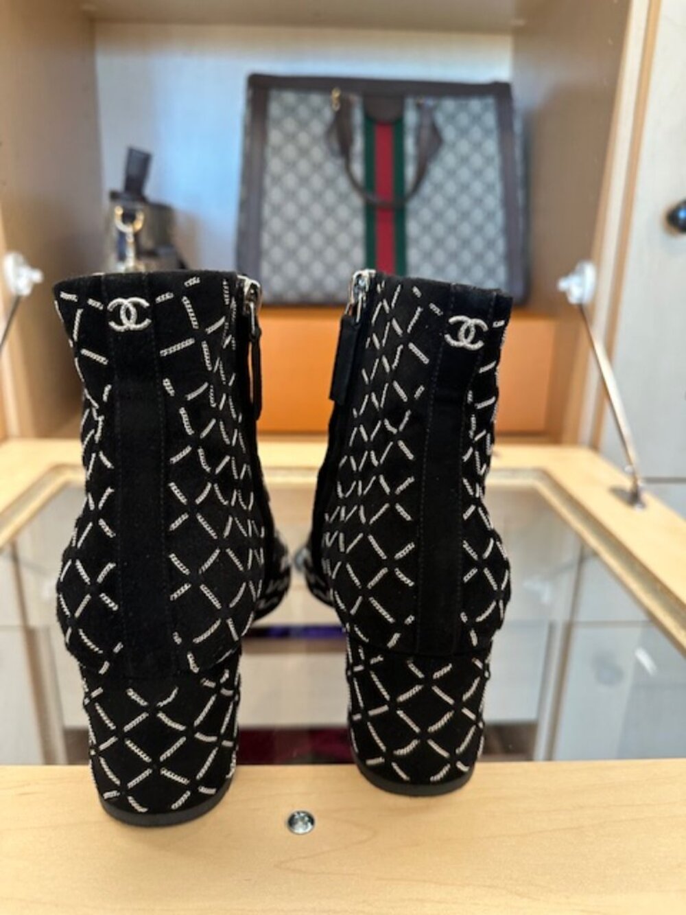 Chanel Suede Black Size 38 With Chain-Link Embellishments Booties - Picture 5 of 6